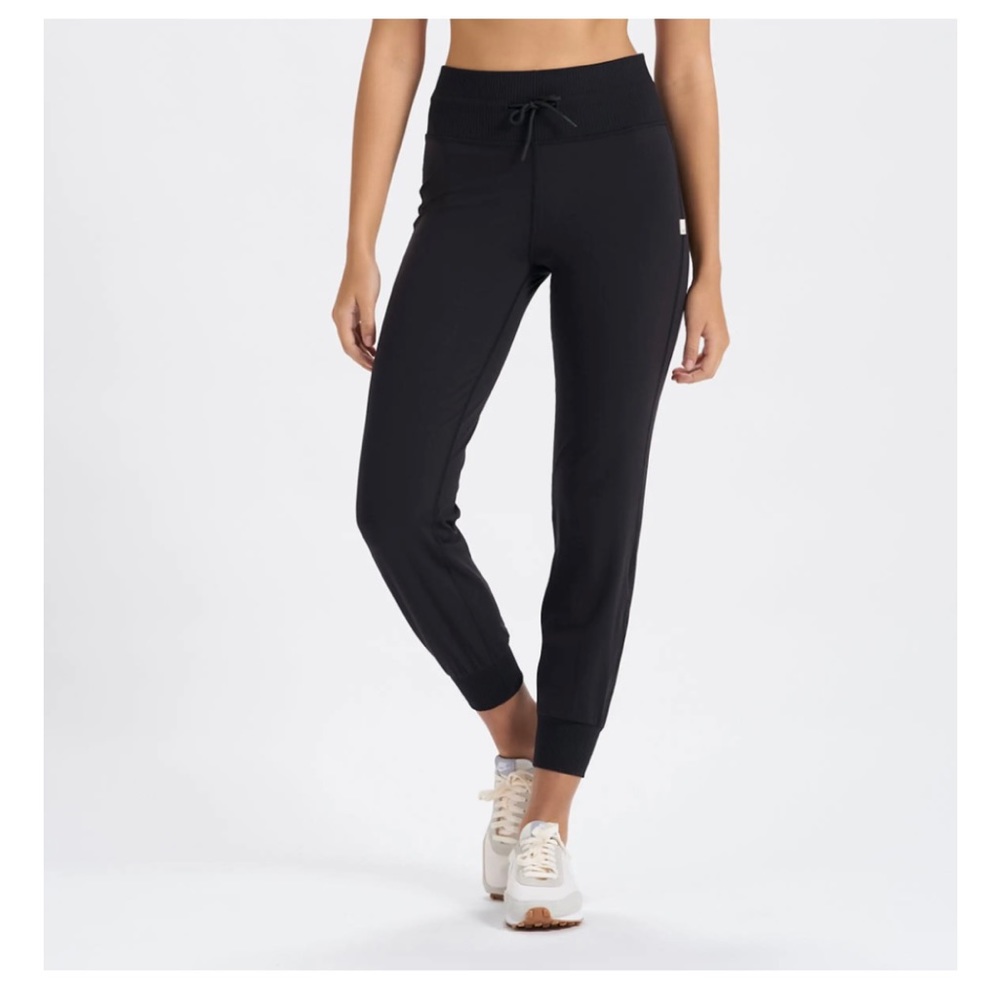 Vuori Daily Jogger size medium